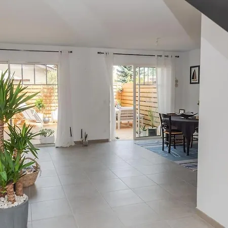 Maison De Chaleureuse A 600mdu Bassin Дом отдыха